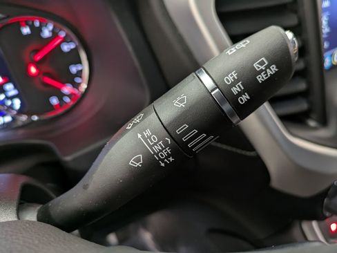 Used 2023 GMC Acadia SLT w/ Technology Package image 18