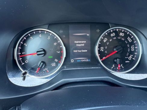 Used 2021 Toyota RAV4 XLE FWD image 16