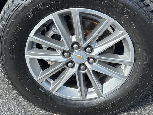 Used 2023 Chevrolet Traverse LT AWD/4WD image 10
