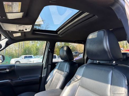 Used 2019 Toyota Tacoma TRD Sport w/ TRD Premium Sport Package image 22