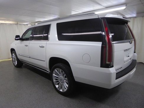 Used 2016 Cadillac Escalade ESV Platinum AWD/4WD image 4