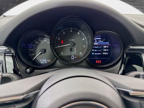 Certified 2025 Porsche Macan image 17