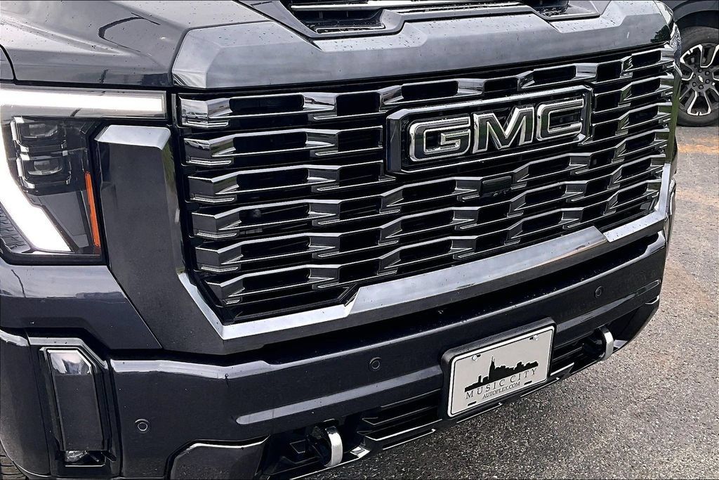 Used 2024 GMC Sierra 3500 Denali Ultimate AWD/4WD image 35