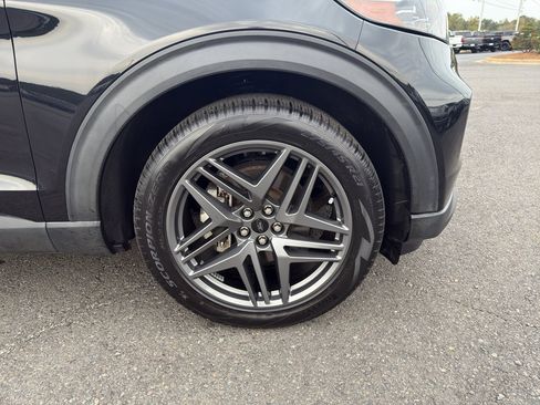 Used 2023 Ford Explorer ST-Line w/ Class IV Trailer Tow Package image 8