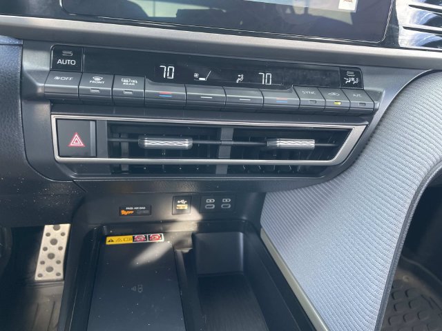 Used 2025 Toyota Camry SE AWD/4WD image 30