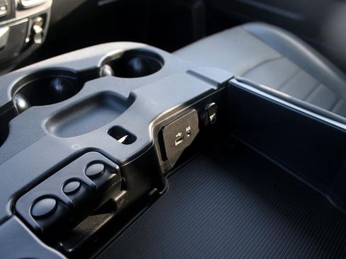 Used 2017 RAM 3500 Tradesman w/ Chrome Appearance Group image 28