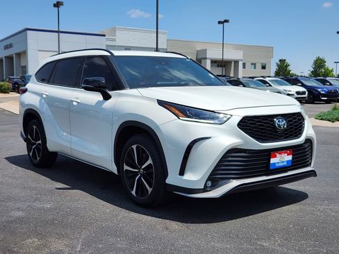 Used 2021 Toyota Highlander XSE AWD/4WD image 4