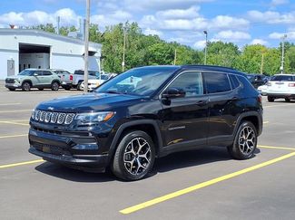 Used 2025 Jeep Compass Limited AWD/4WD video 1