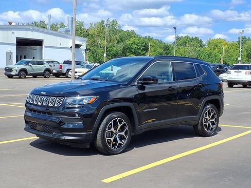 Used 2025 Jeep Compass Limited AWD/4WD image 1