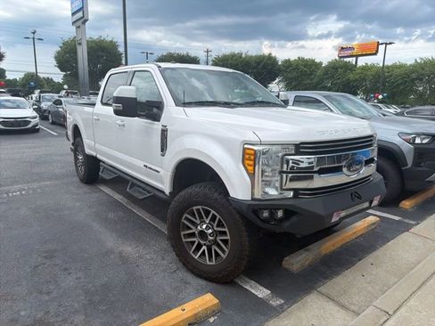 Used 2017 Ford F250 Lariat w/ Lariat Value Package AWD/4WD image 1