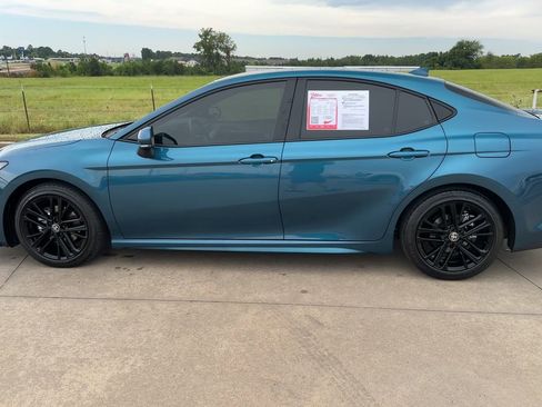 Used 2025 Toyota Camry SE image 6