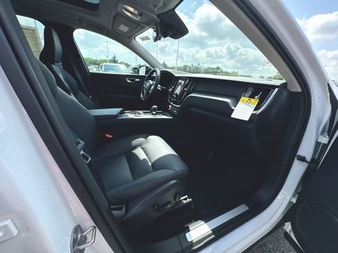 Used 2025 Volvo XC60 B5 Core w/ Climate Package AWD/4WD image 30