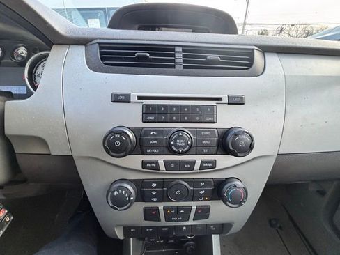 Used 2010 Ford Focus SEL image 12