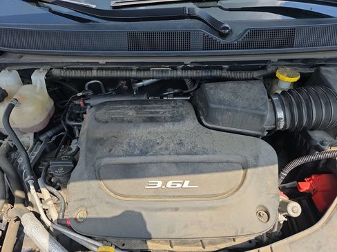 Used 2018 Chrysler Pacifica Touring-L FWD image 25