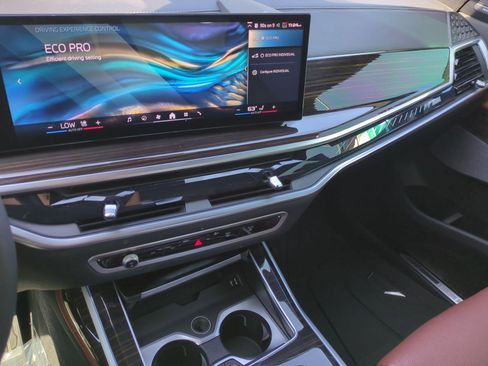 Certified 2025 BMW X7 M60i AWD/4WD image 31