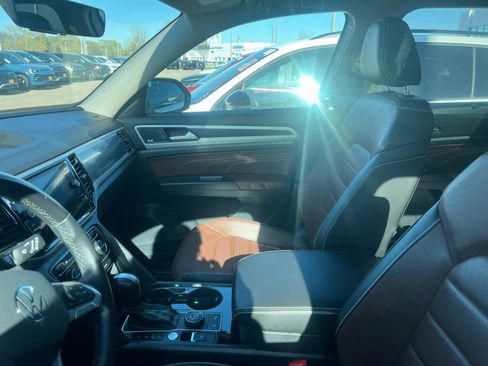 Used 2023 Volkswagen Atlas SEL Premium AWD/4WD image 8