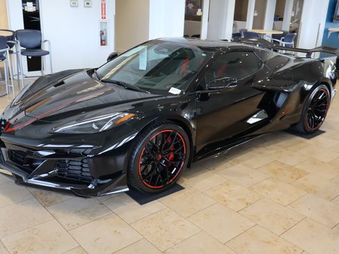 Used 2024 Chevrolet Corvette Z06 w/ Z07 Performance Package image 7