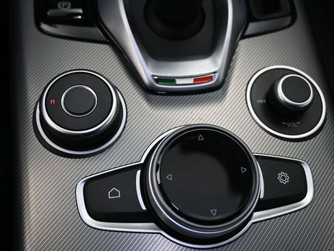 Used 2022 Alfa Romeo Giulia Veloce image 15