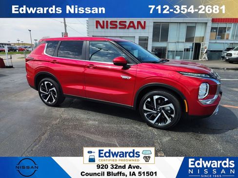 Used 2025 Mitsubishi Outlander SE AWD/4WD image 1