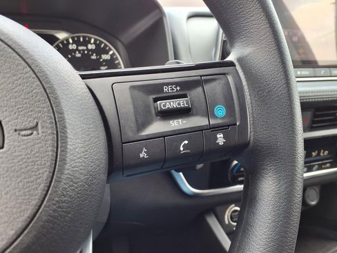Used 2023 Nissan Rogue SV FWD image 22