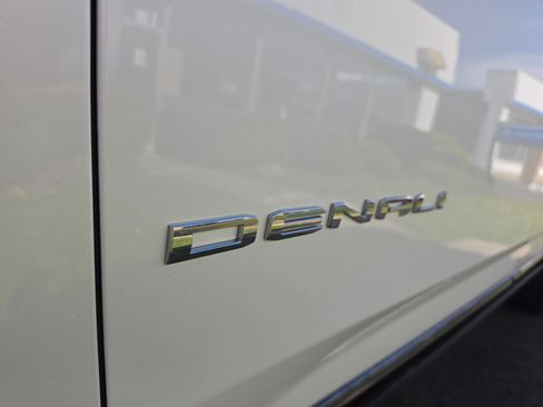 Used 2023 GMC Yukon XL Denali Ultimate AWD/4WD image 11