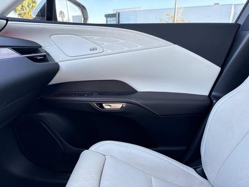 Used 2025 Lexus RX 450h AWD w/ Convenience Package image 30