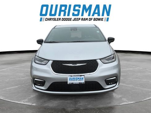 Used 2026 Chrysler Pacifica Select image 8