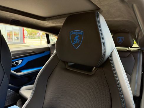 Used 2022 Lamborghini Urus AWD/4WD image 17