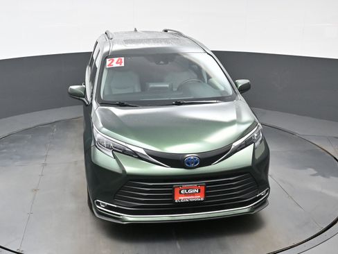 Used 2024 Toyota Sienna XLE image 37