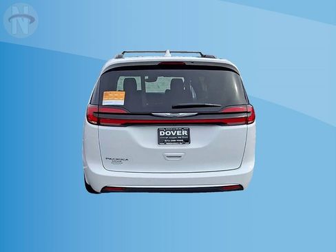 Certified 2022 Chrysler Pacifica Touring-L image 7