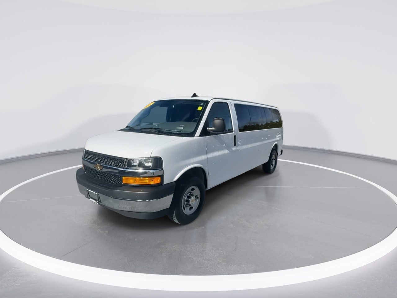 Used 2025 Chevrolet Express 3500 LT w/ LT Preferred Equipment Group RWD image 6