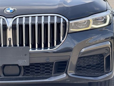 Used 2022 BMW 750i xDrive w/ M Sport Package image 3