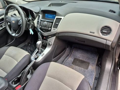 Used 2014 Chevrolet Cruze LS FWD image 17