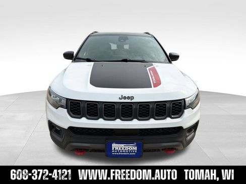 Used 2025 Jeep Compass Trailhawk AWD/4WD image 12