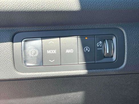 Used 2025 Chevrolet Traverse LT image 21