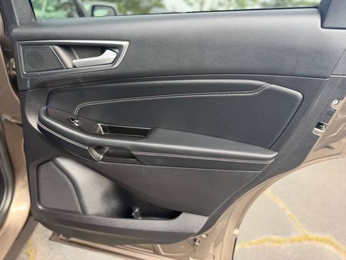 Used 2019 Ford Edge Titanium AWD/4WD image 9
