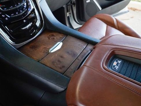Used 2019 Cadillac Escalade ESV Premium Luxury RWD image 54