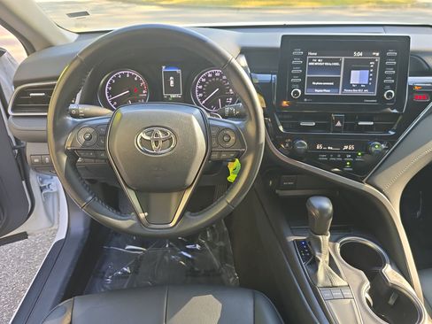 Used 2024 Toyota Camry SE image 15