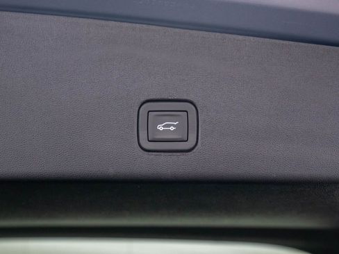 New 2026 Cadillac Optiq Luxury 1 image 32