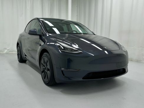 Used 2025 Tesla Model Y Long Range image 1