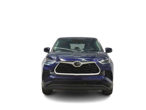 Used 2022 Toyota Highlander L FWD image 3