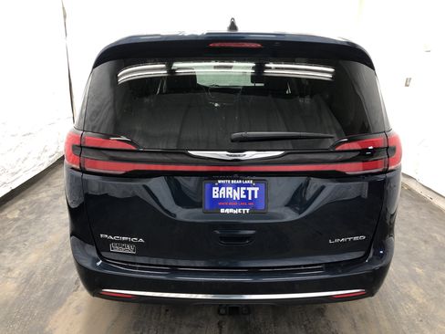 Certified 2024 Chrysler Pacifica Limited w/ Trailer Tow Group FWD image 9