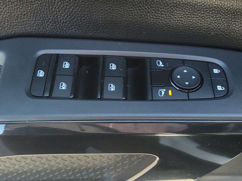 Certified 2024 Nissan Pathfinder SV image 39