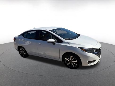 Used 2025 Nissan Versa SV image 2