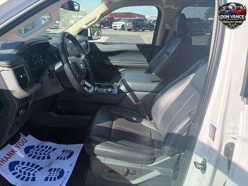 Used 2024 Ford Expedition XLT AWD/4WD image 9