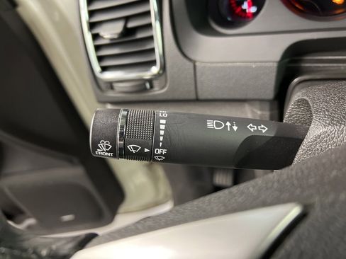 Used 2012 GMC Acadia SLT image 18