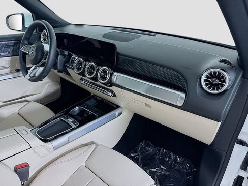 Used 2025 Mercedes-Benz GLB 250 w/ Exclusive Package image 28
