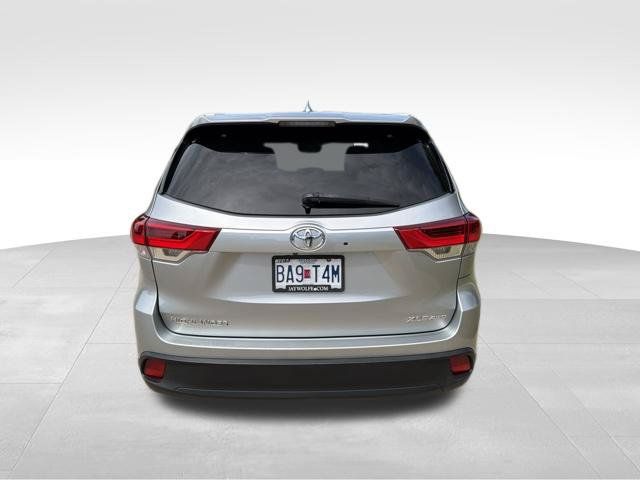 Used 2017 Toyota Highlander XLE AWD/4WD image 4