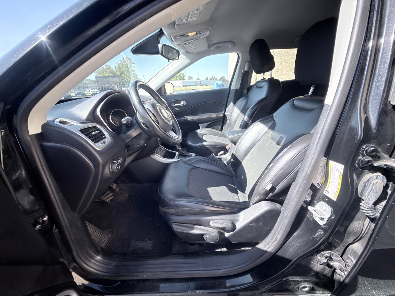 Used 2018 Jeep Compass Latitude FWD image 8