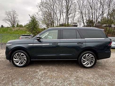 New 2025 Lincoln Navigator Reserve AWD/4WD image 2